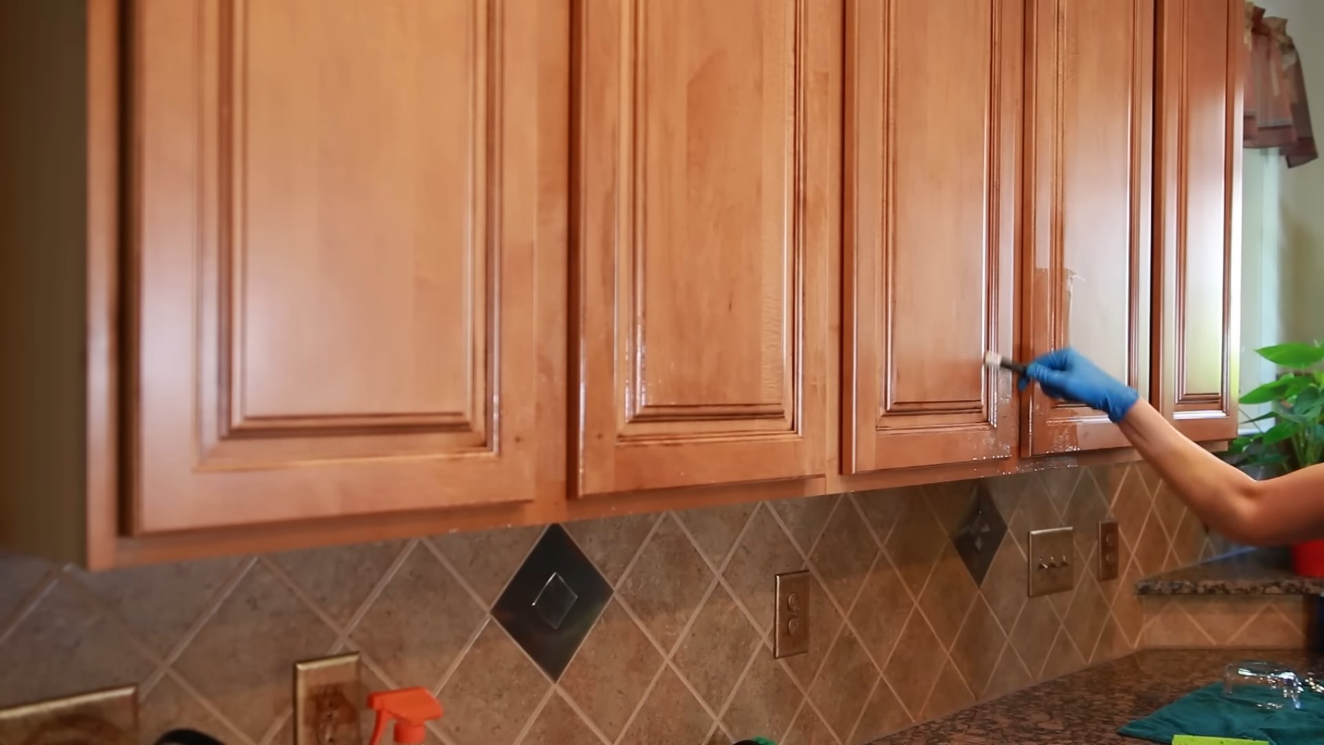 Clean grease kitchen cabinets