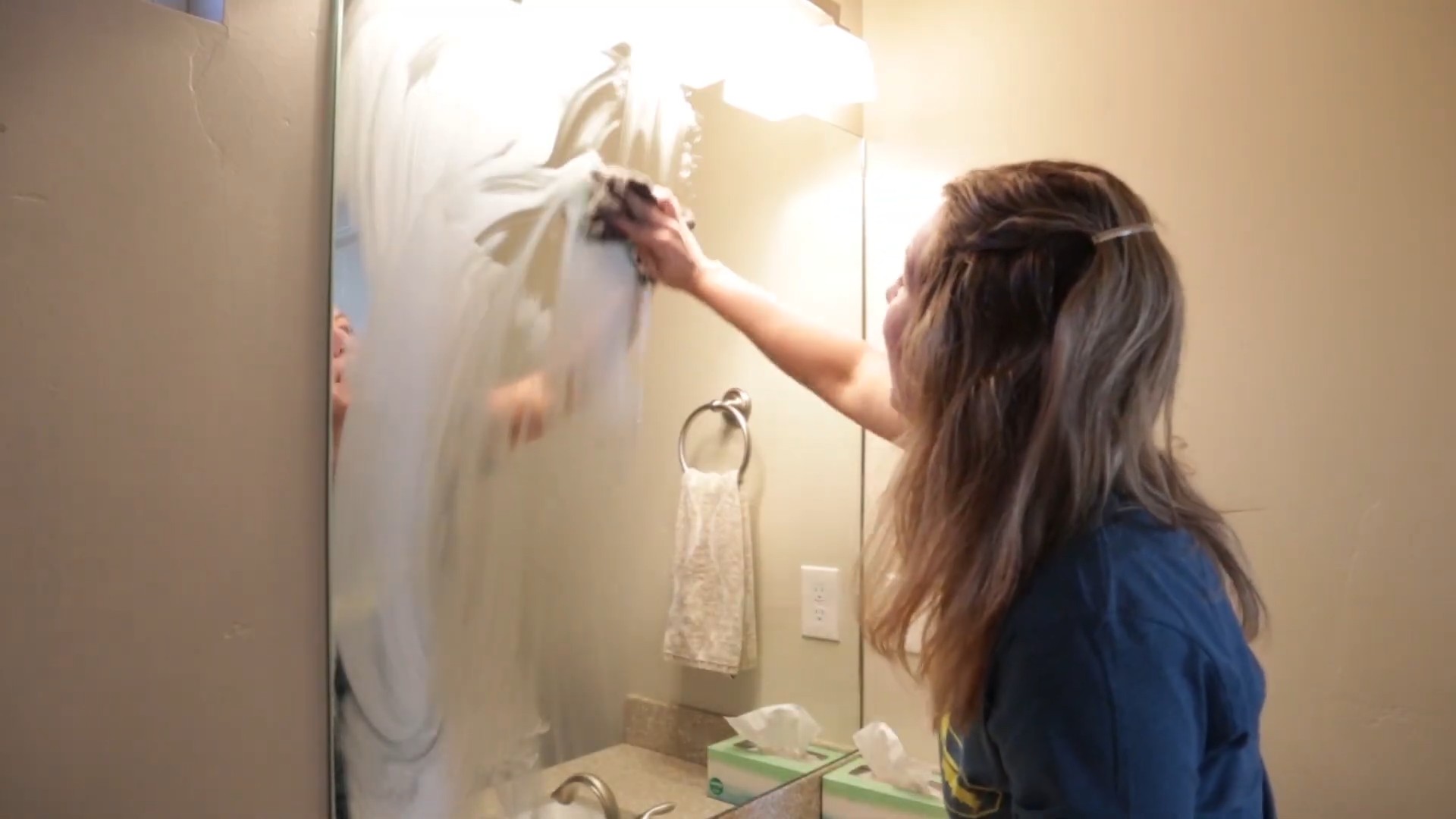 Defog mirrors shaving cream