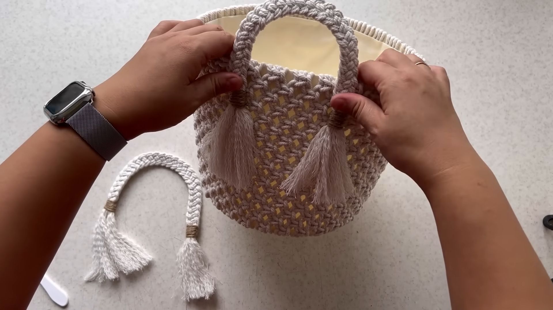 Bucket basket weaving